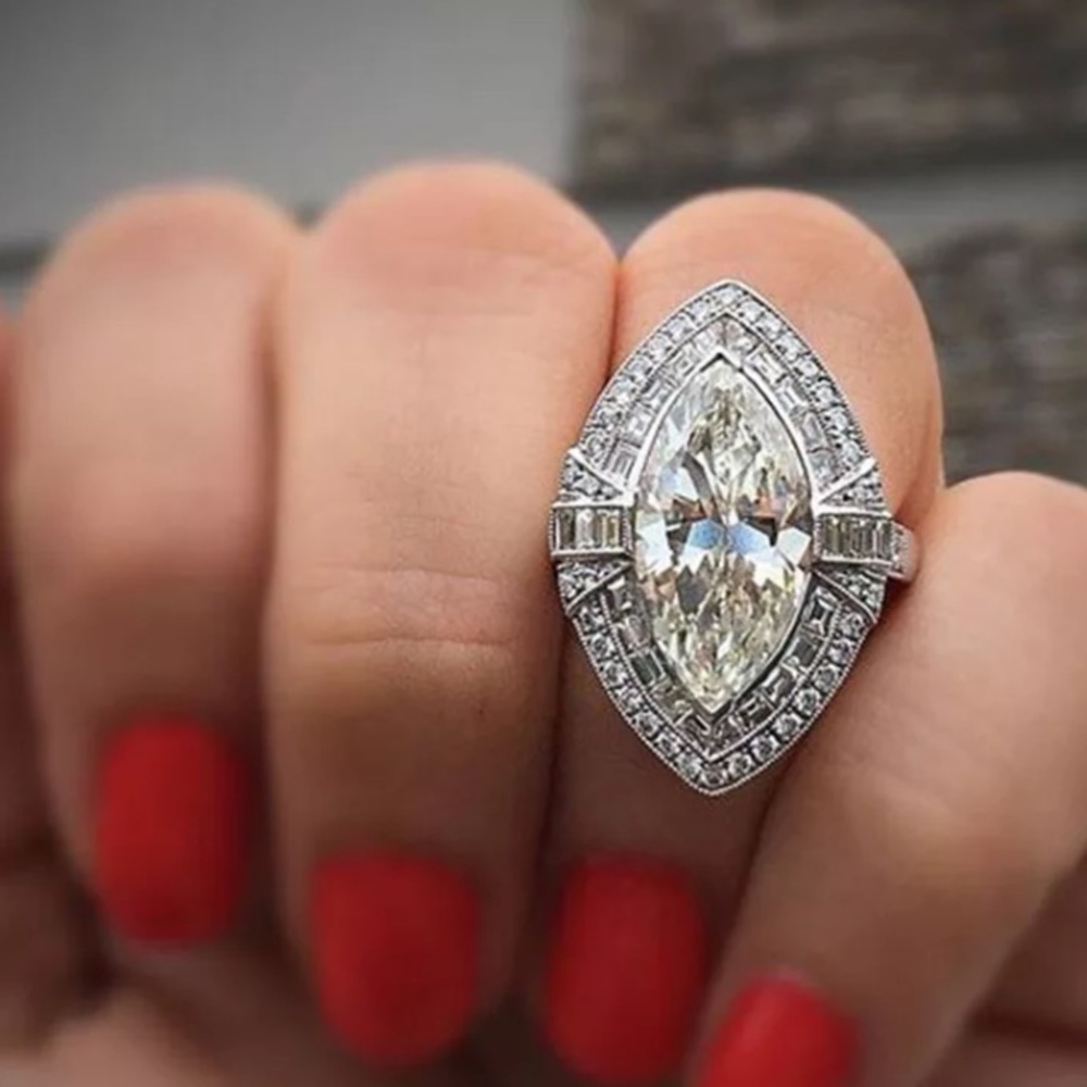 Beautiful Marque Center Vintage Style Ring